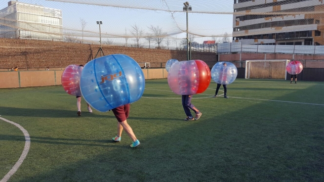 Juega al bubble soccer