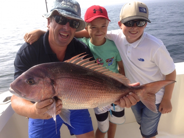 Familia pescando