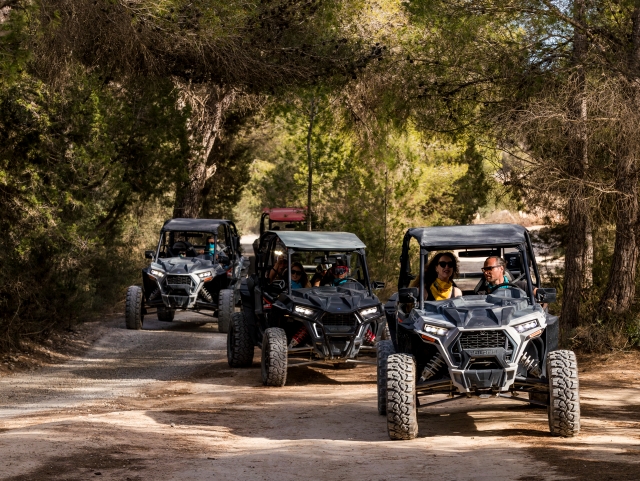 Acelerando o buggy em Ibiza 
