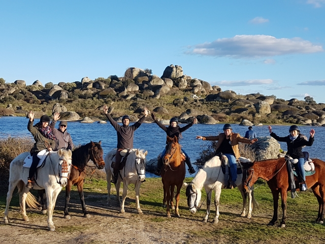 ruta a caballo en grupo