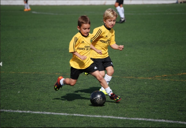  Kids playing soccer 