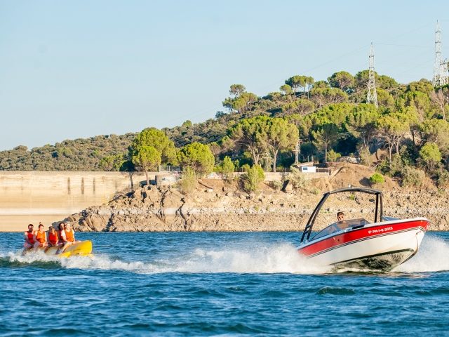  Banana boat pulled by boat 
