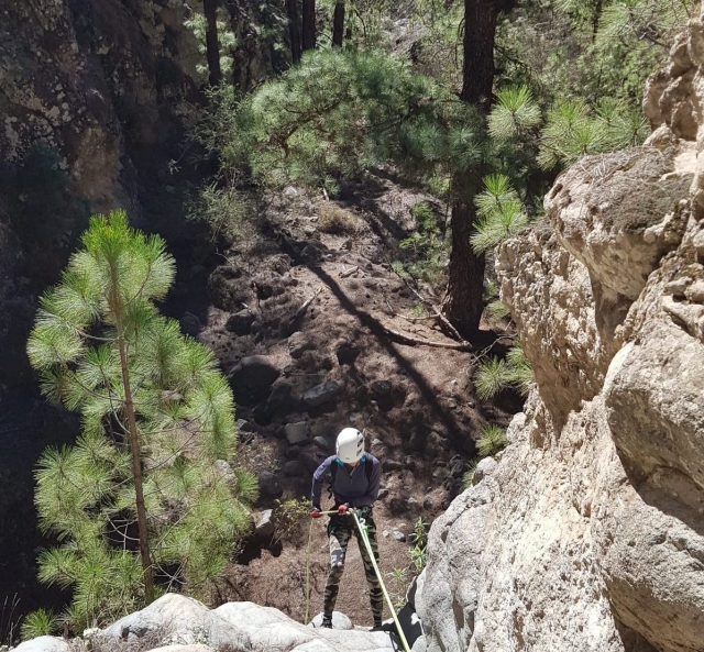  Going down the El Contador ravine 