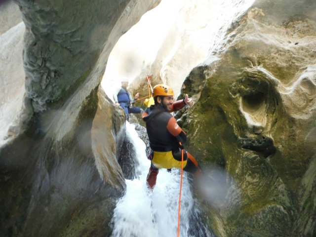  速降到拉伊格拉峡谷 