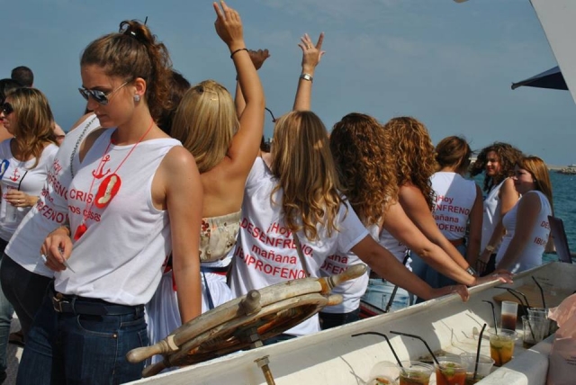 Giving everything at the boat party in Valencia 