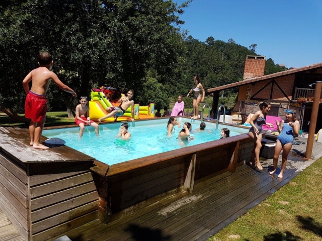 baño en la alberca del campamento