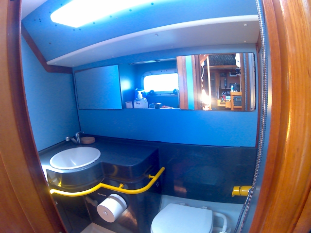  Toilet of the boat 