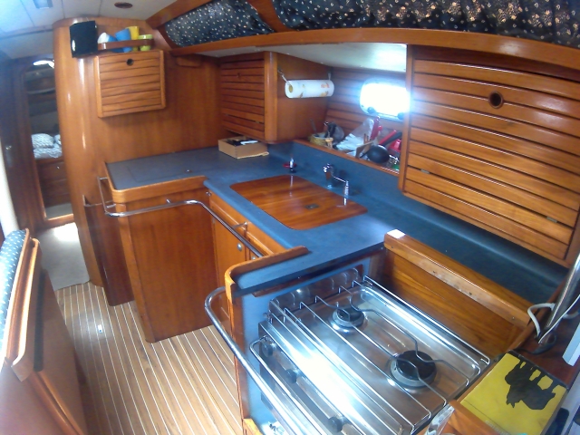  Kitchen of the sailboat 