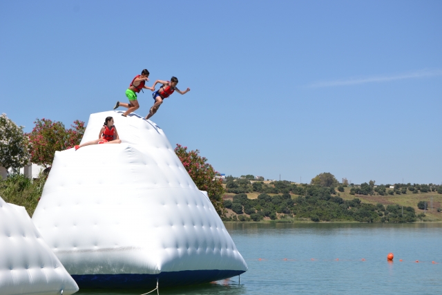  Von der Kletterwand aus ins Wasser springen Wand -999 – Schieben Sie die Rutsche nach unten