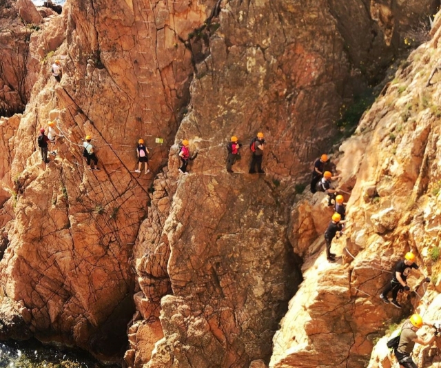 Siguiendo el itinerario de la vía ferrata