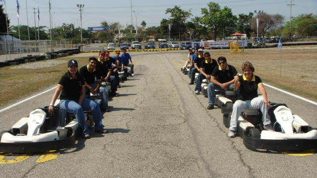 squadra prima dell'inizio della gara di kart 