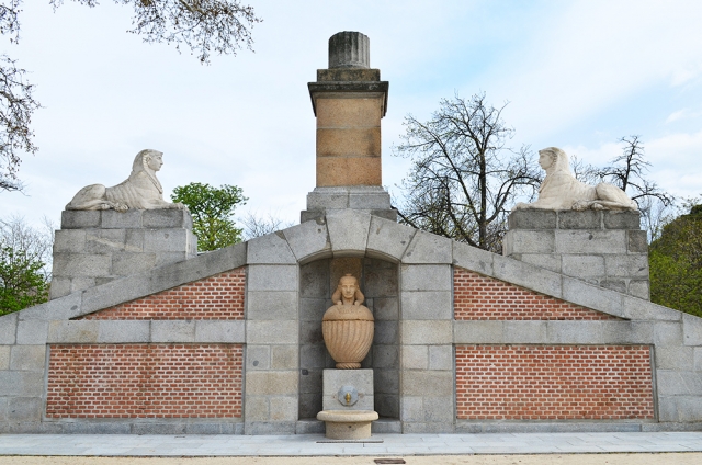  Fountain of the Sphinxes 