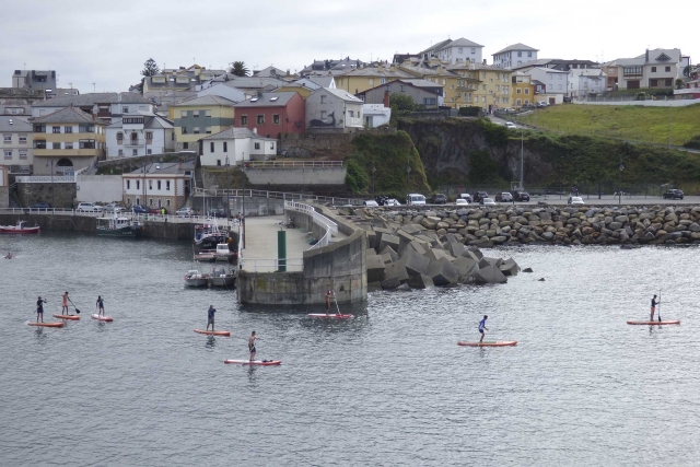 Puerto de Vega con paddle surf
