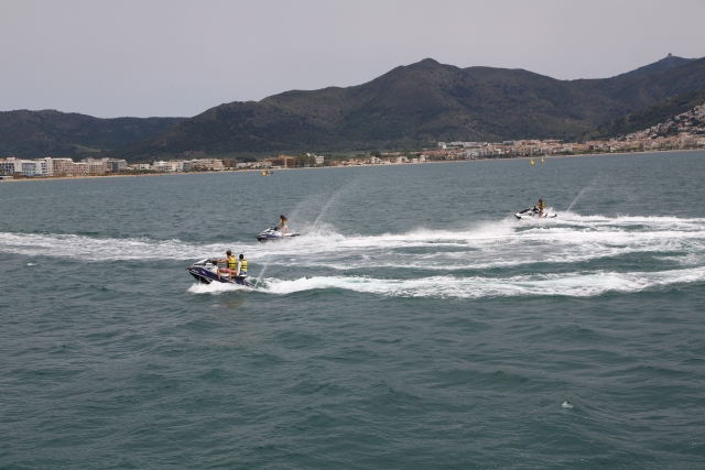  Jetski in Roses 