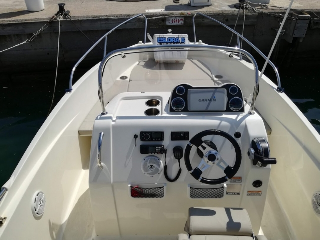  锡切斯的 Valiant 450 