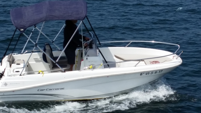 Maneja un barco en Galicia