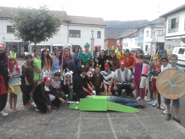  Everyone dressed in camp costumes