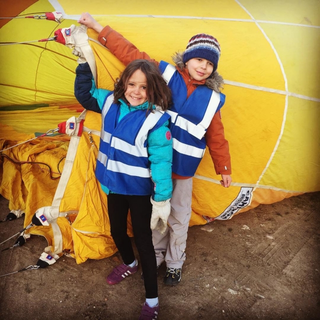  Als nächstes Kinder zum aerostatischen Ballon
