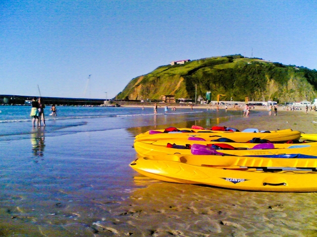  Kayaks sur le rivage 