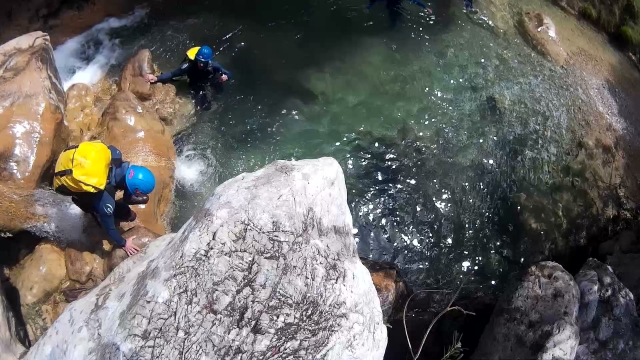  salto nel canyon 