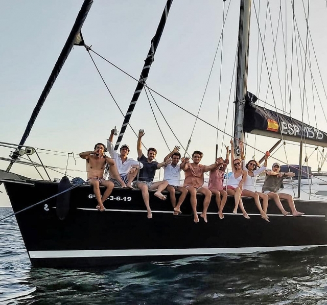 Amigos en el Velero del puerto de Ibiza