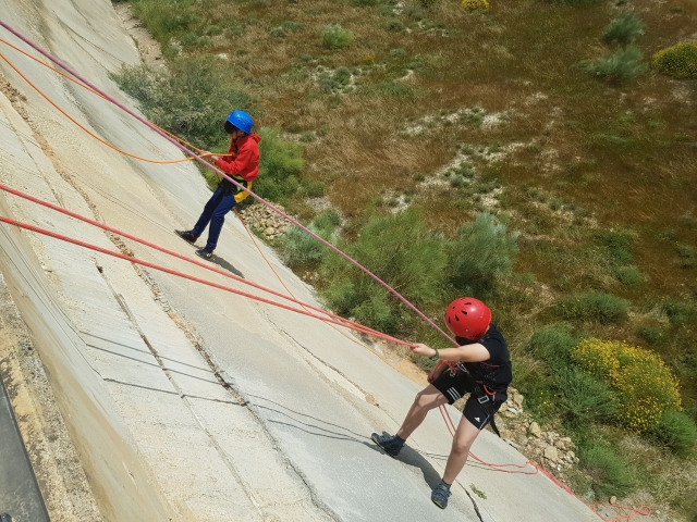  Rappelling 