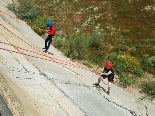  Rappelling 