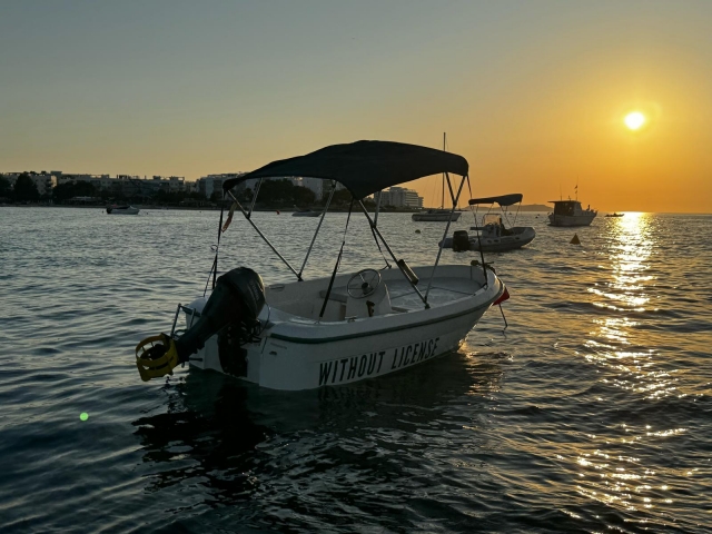  Sail around Ibiza on your own boat 