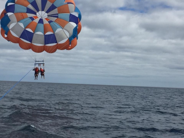  2 people in parasailing 