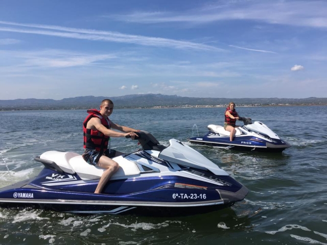  Ride a jet ski 