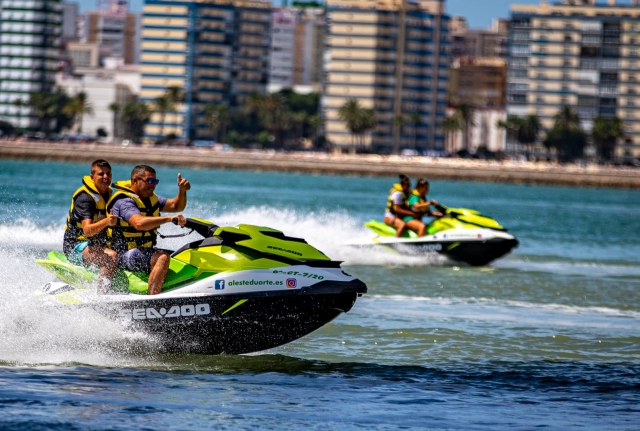 Motos de agua con los amigos 