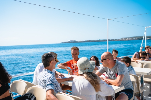 Disfrutando de la navegación por Menorca