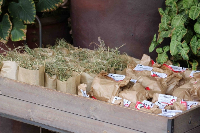  bag of food for animals 