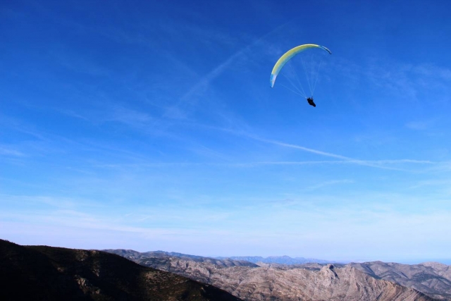  Tratto di volo sulle montagne 
