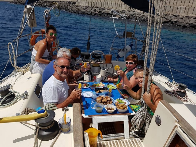  Cibo sulla barca a vela 