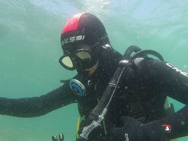  Diving equipment 
