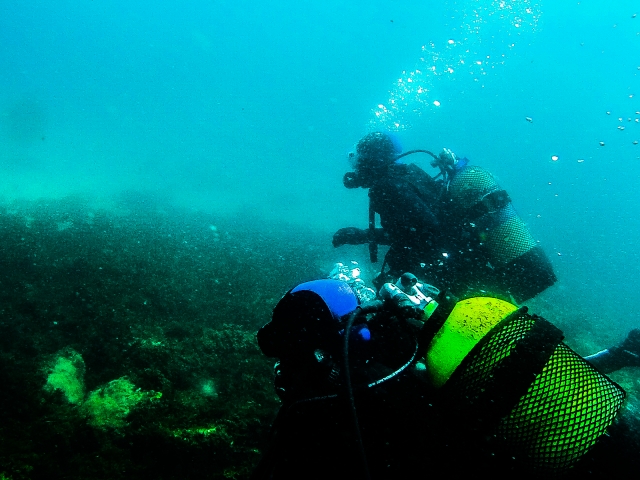  Offene Gewässer im Meer und Pool 