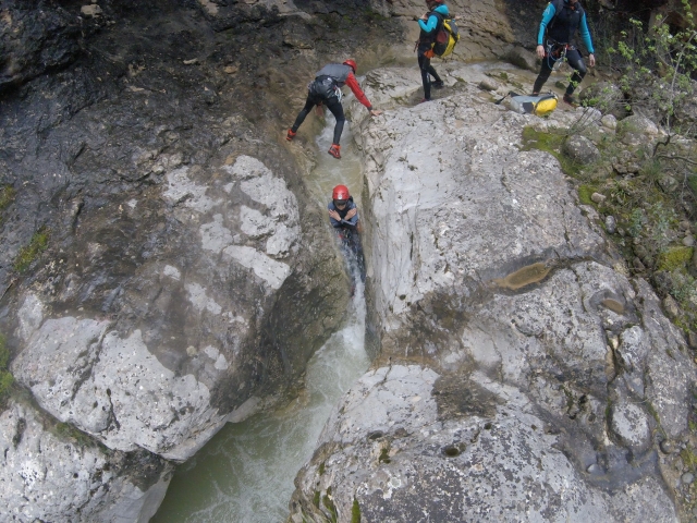 Barranco acuatico dificultad media en los Pirineos