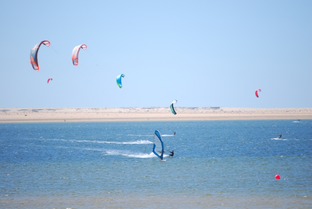 Practicando kite surf en el sur