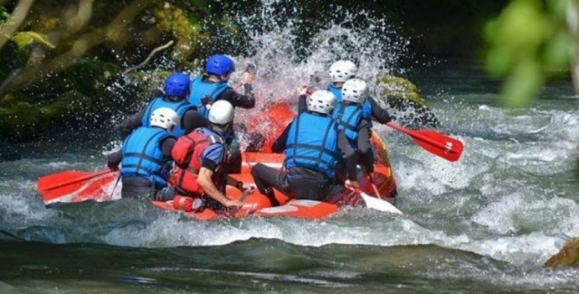 Rafting familiar em um trecho do rio Gallego