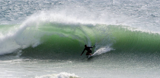  Cavalcare le onde con il kitesurf strapless 