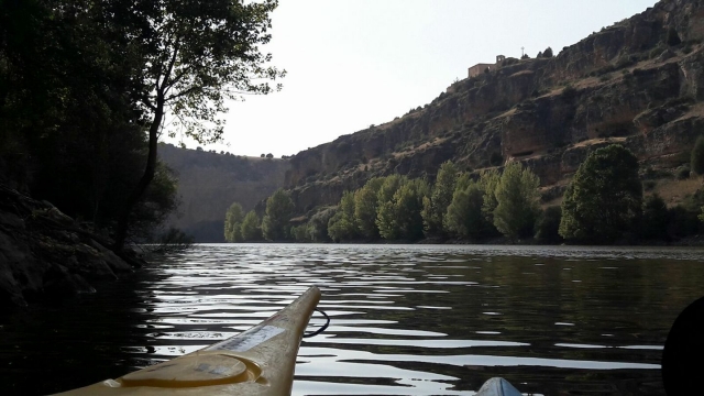  canoa biposto sul fiume 