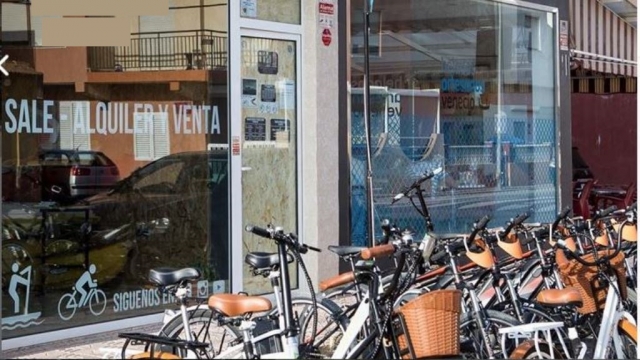 Nuestras bicis electricas aparcadas