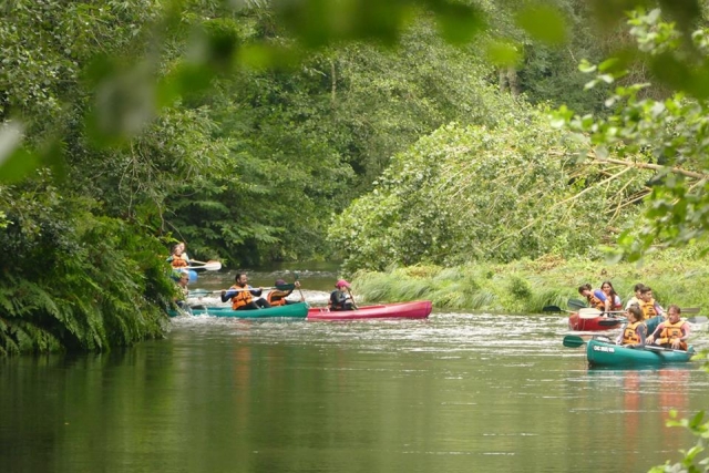  Canoe sul fiume 