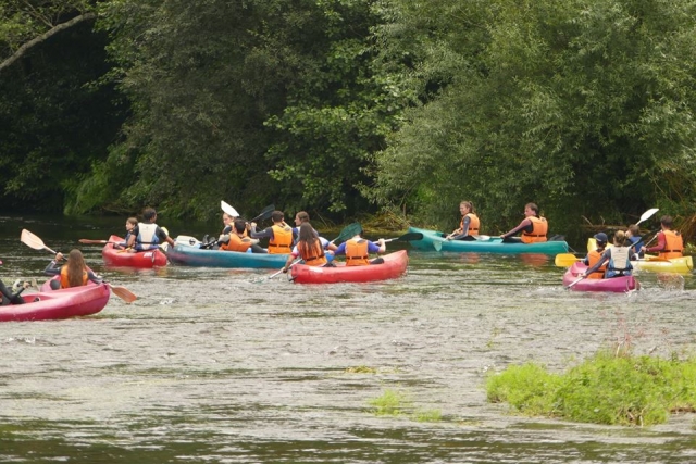  Gruppo di canoe 