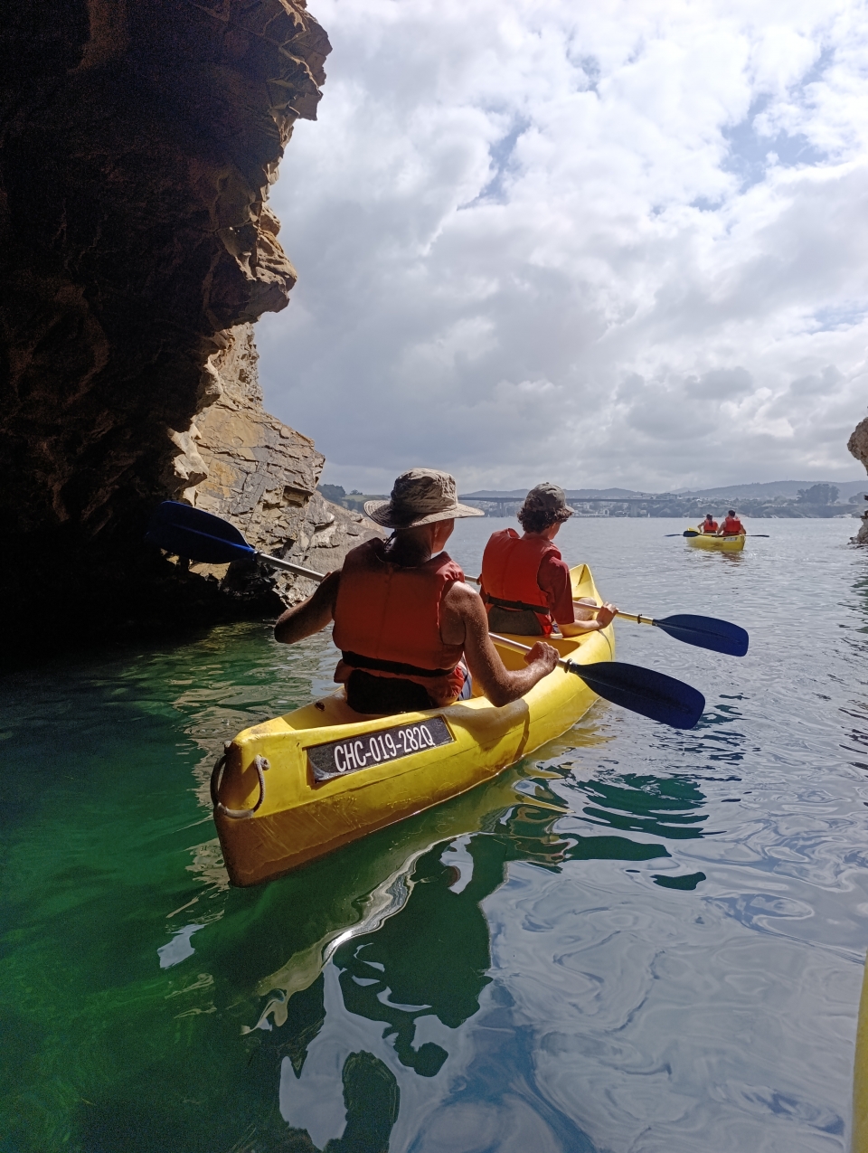 Exploração de canoa pelas grutas do norte 