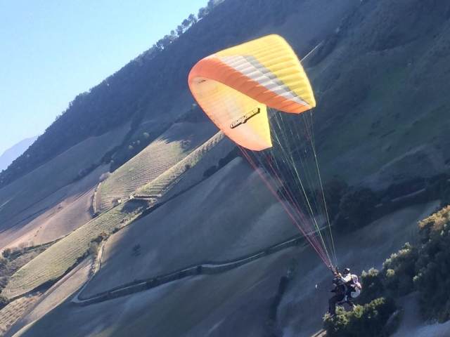 Desplegando el parapente