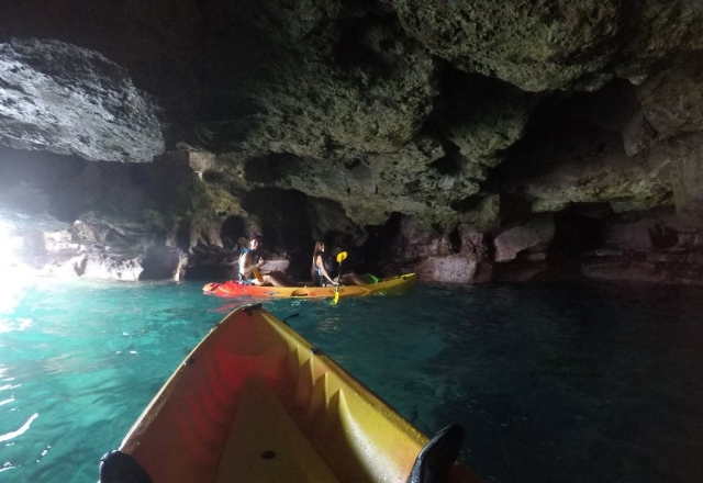  Kajakfahren in der Höhle 