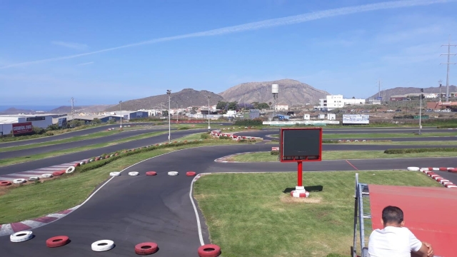  Kart circuit with 8 meters wide 