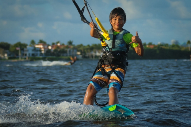 Disfrutando del kitesurf